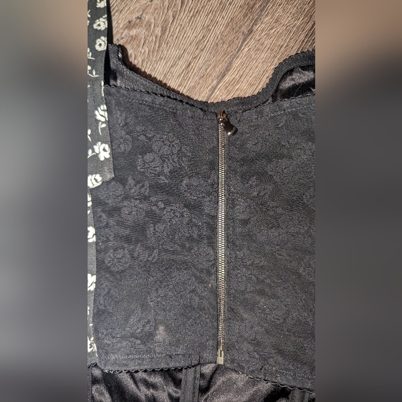 Dolce and Gabbana size small - Picture 8 of 9